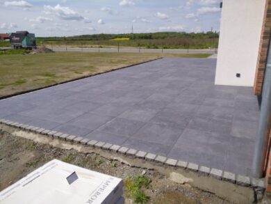 Terrasse gepflastert