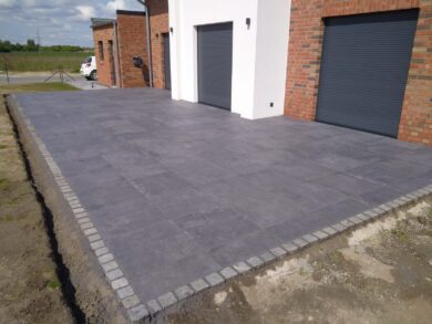 Gepflasterte Terrasse