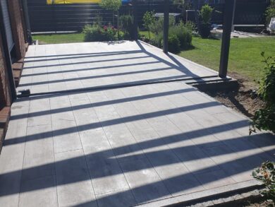 Terrasse mit Dach