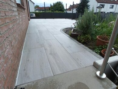 Gepflasterte Terrasse